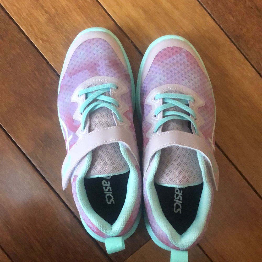 Girls ASICS sneaker